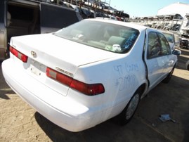 1997 TOYOTA CAMRY LE WHITE 2.2L AT Z17908